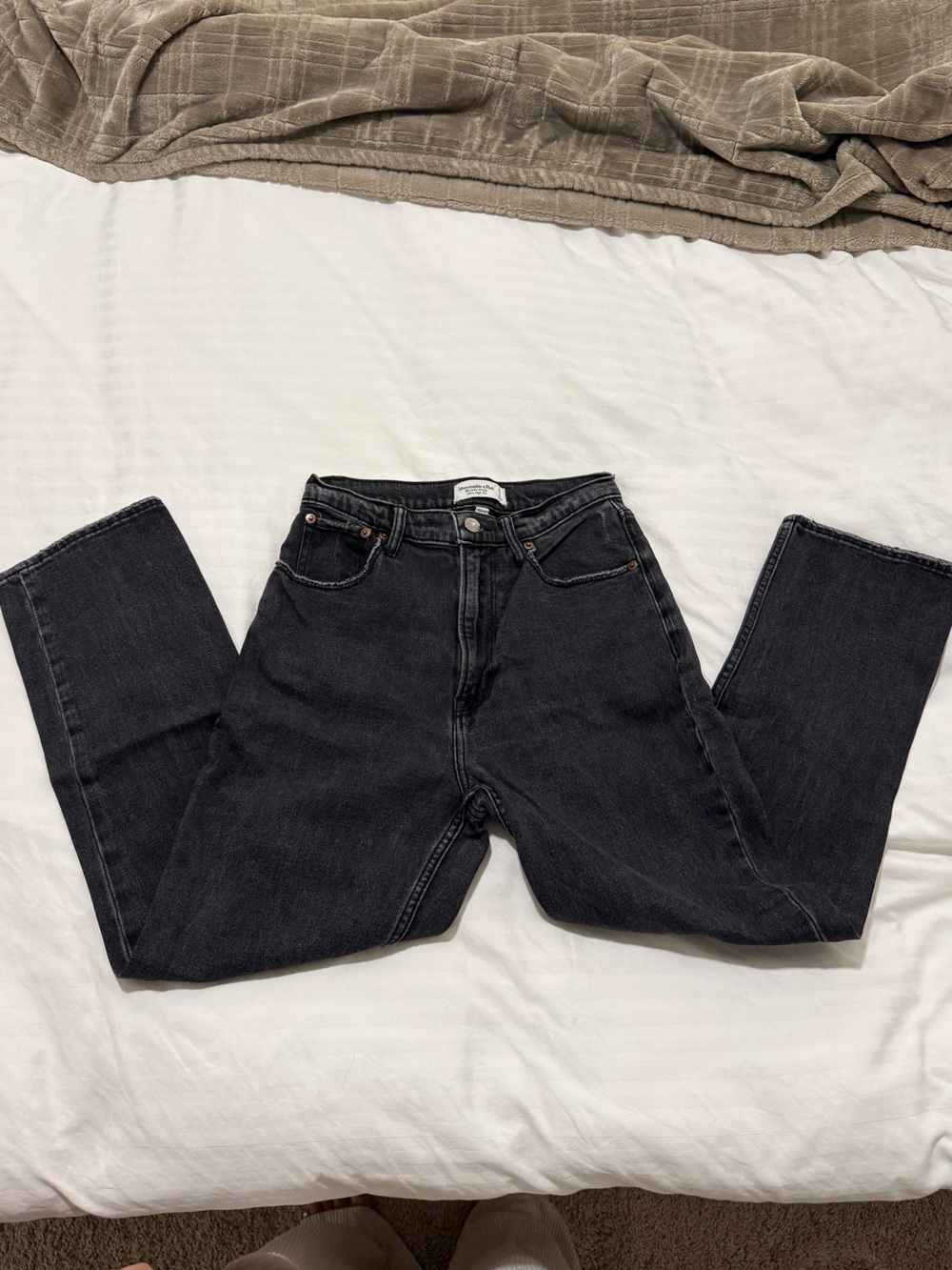 Abercrombie & Fitch Women's The Ankle Straight Ultra High Rise - Curve Love